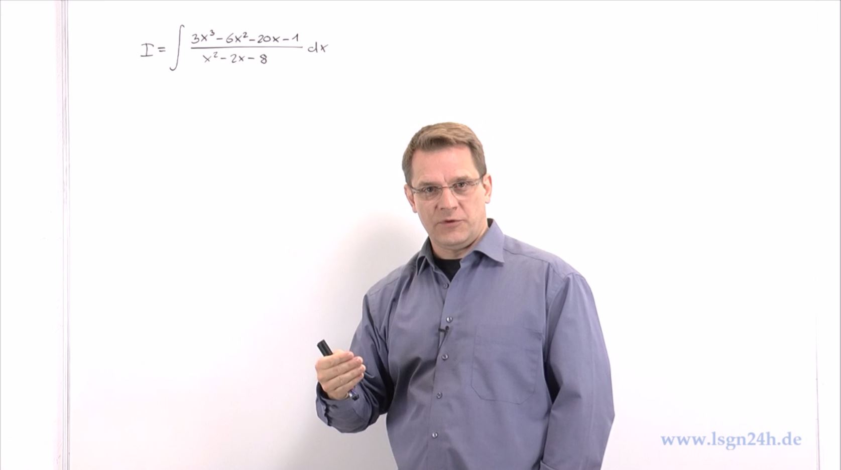 Berechnung von  $\int\frac{3x^3-6x^2-20x-1}{x^2-2x-8}dx$